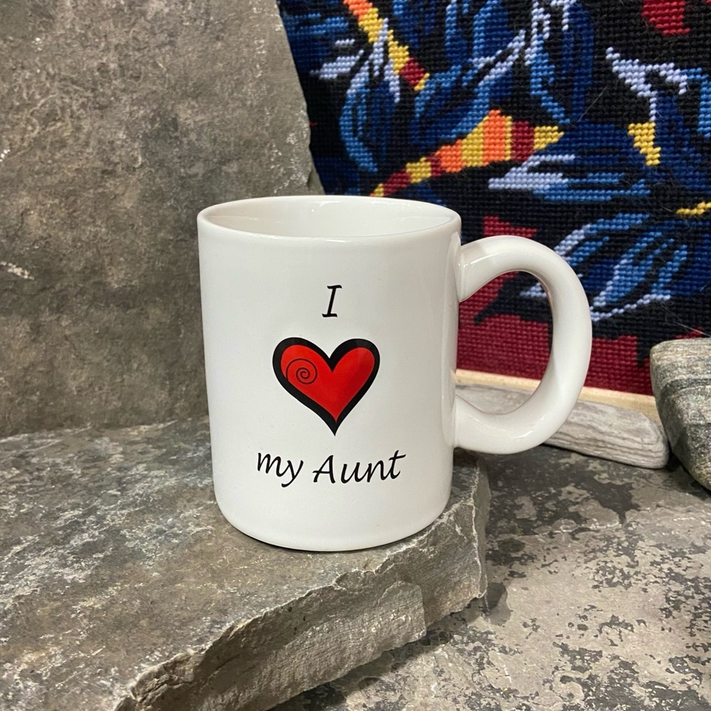 🐦‍⬛ 5/$20 🐦‍⬛ ‘I Love ❤️ My Aunt’ Mug